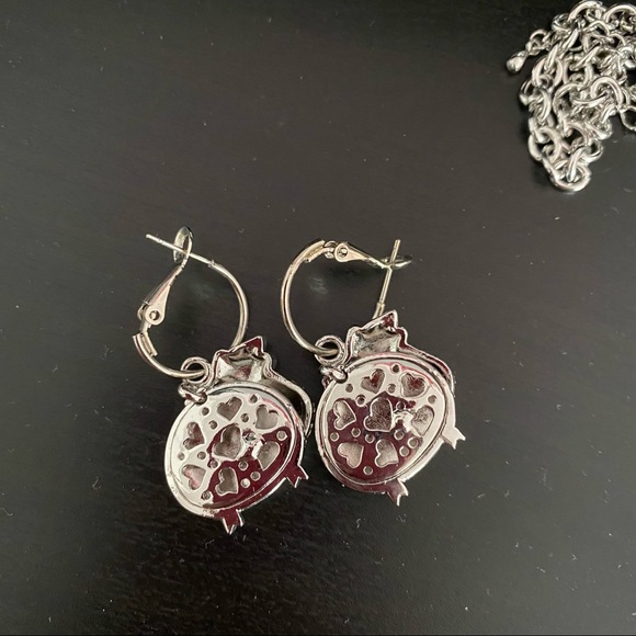 Silver coated necklace and earrings - Picture 3 of 5